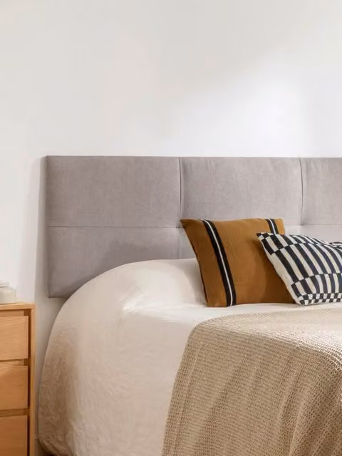 Testiera Ilan Kenay Home grigio in tessuto imbottito per camera da letto