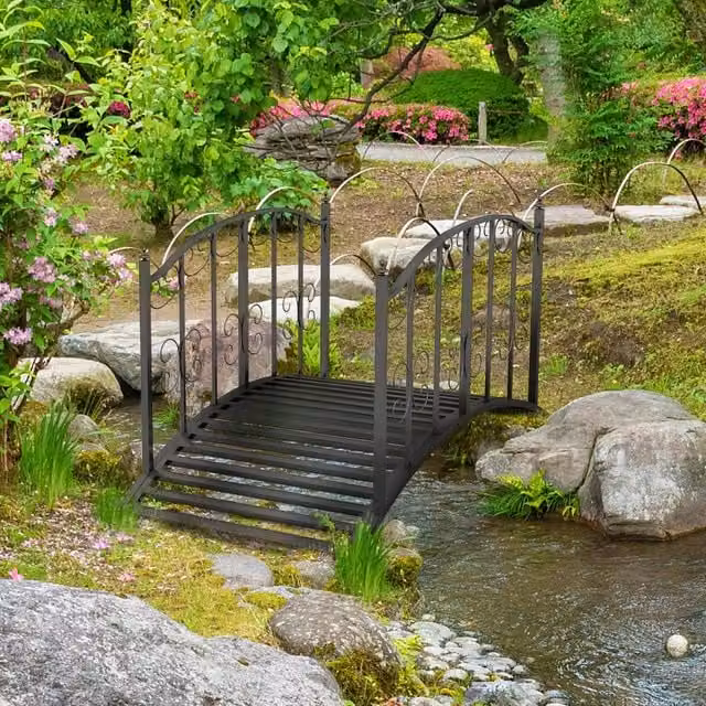 Ponte da giardino WISHDOR in acciaio nero con corrimano, stile vintage, L: 119 cm