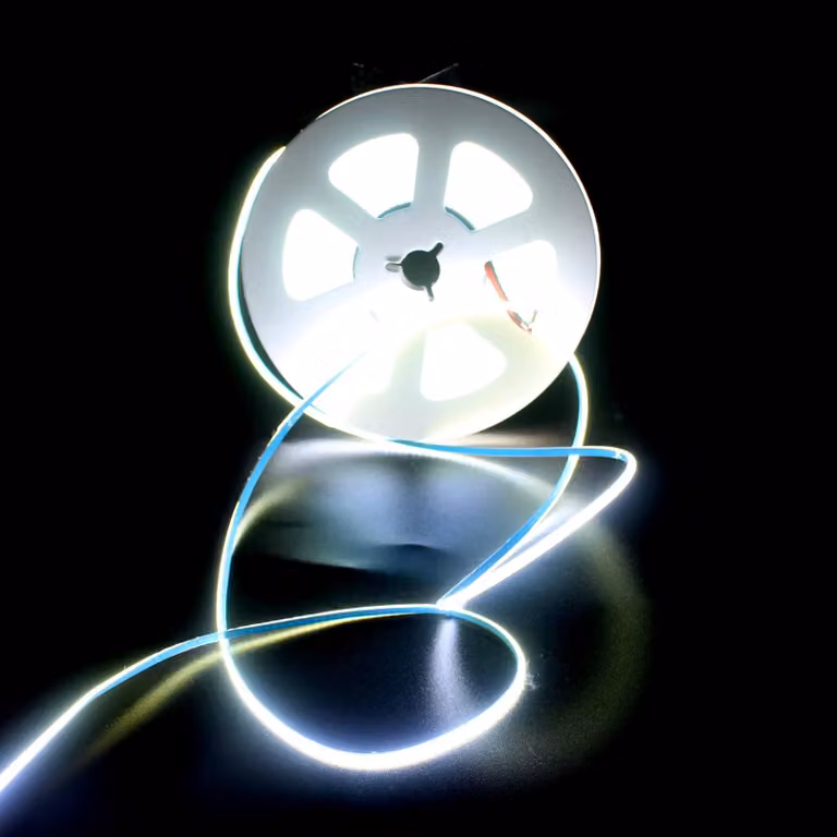 Striscia LED COB, 5 metri, 384 LED/metro, 24V, bianco freddo (6000K), dimmerabile