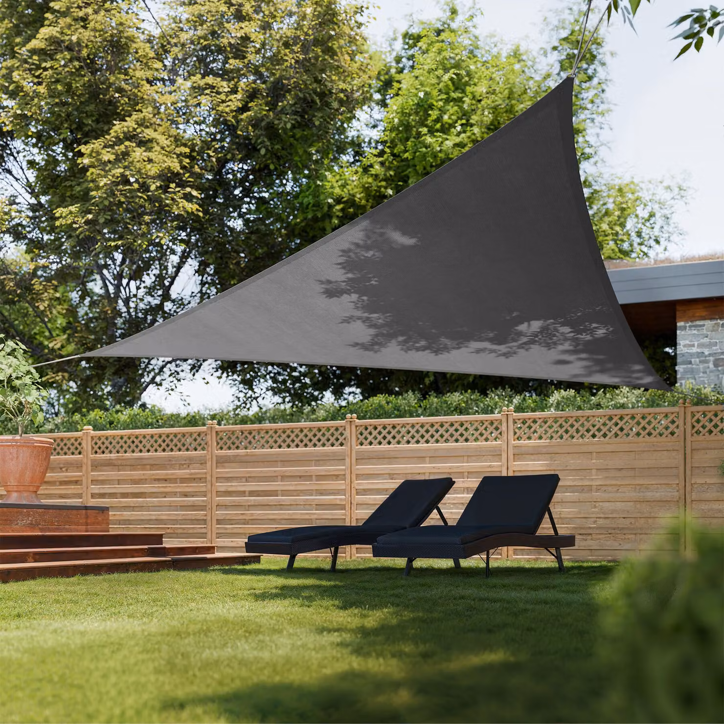 Vela ombreggiante triangolare TecTake GmbH in polietilene HDPE grigio con protezione UPF 50+, L/P/H: 6 x 6 x 6 m – 3