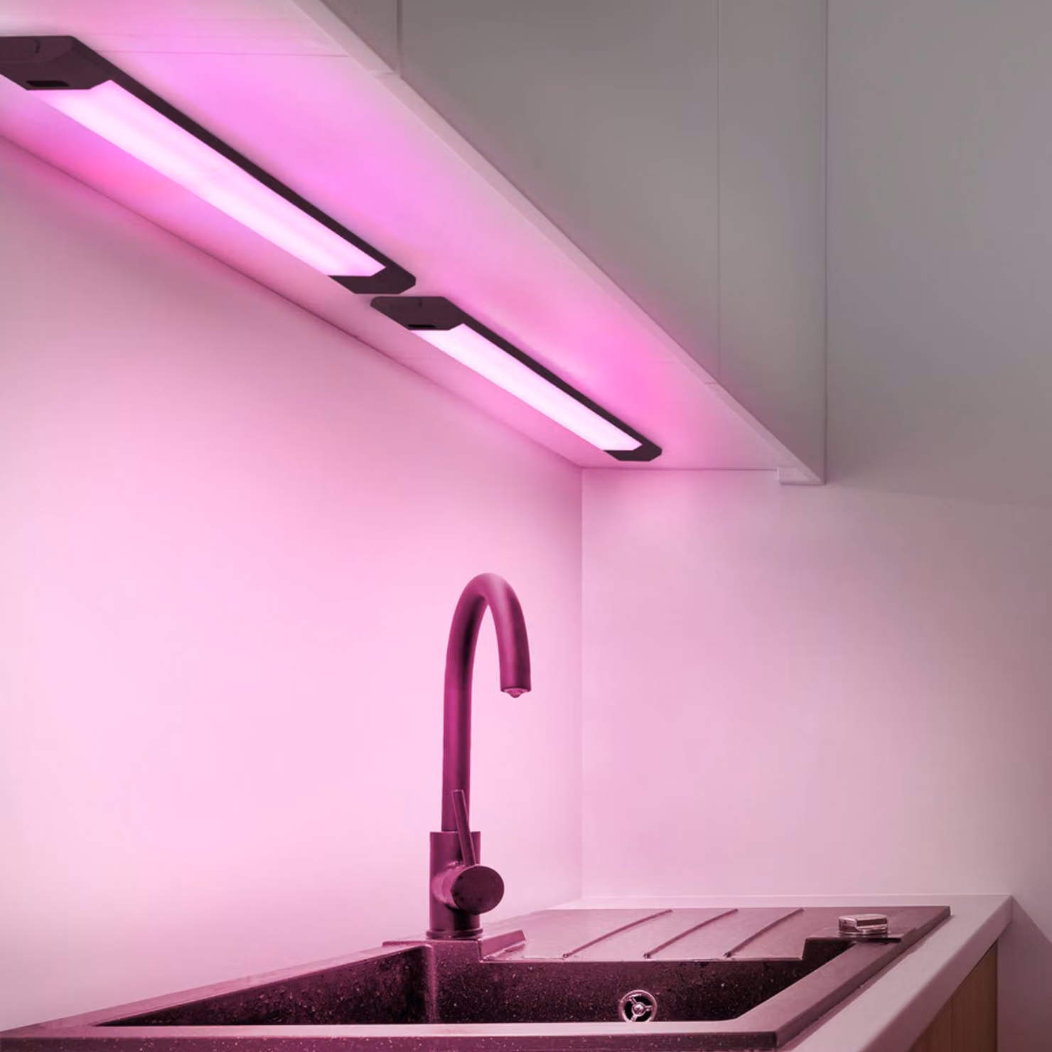 OSRAM Lampada LED per mobili Linear Edge Sensor RGBW 50 cm nero Sensor, dimmerabile, Nero, Cucina, Alluminio, Lampade per mobili