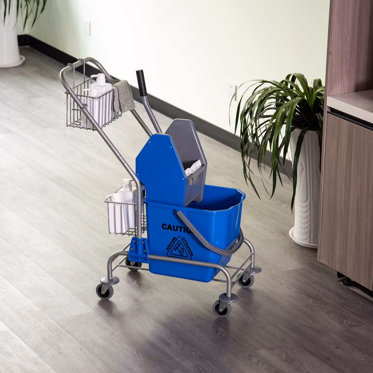 Carrello delle pulizie professionale HOMCOM blu con secchio da 26 l, strizzatore e cestini a rete – 2