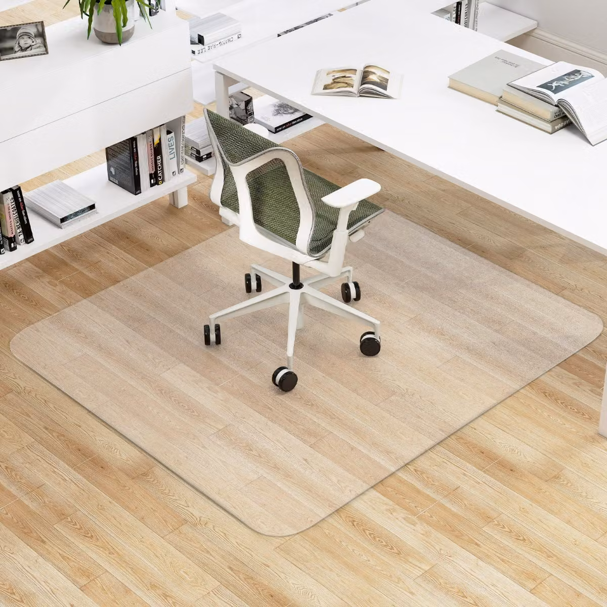 Tappetino protettivo trasparente Costway in PVC per sedie con rotelle e pavimenti in legno, L 180 cm x P 160 cm