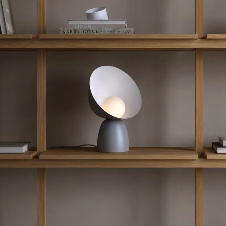 DFTP by Nordlux Lampada da tavolo Hello, Alluminio / Grigio / Zincato, Soggiorno / Sala da pranzo, Metallo, Moderno, Lampada da tavolo