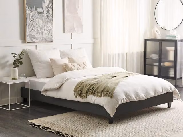 Letto Beliani in tessuto grigio con rete a doghe elastiche L/P/H: 160 x 200 x 29 cm – 1