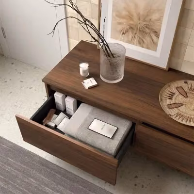 Cassettiera da bagno sospesa Sumo in noce maya con chiusura soft close, L: 60,8 cm, P: 46 cm, H: 27 cm – 2