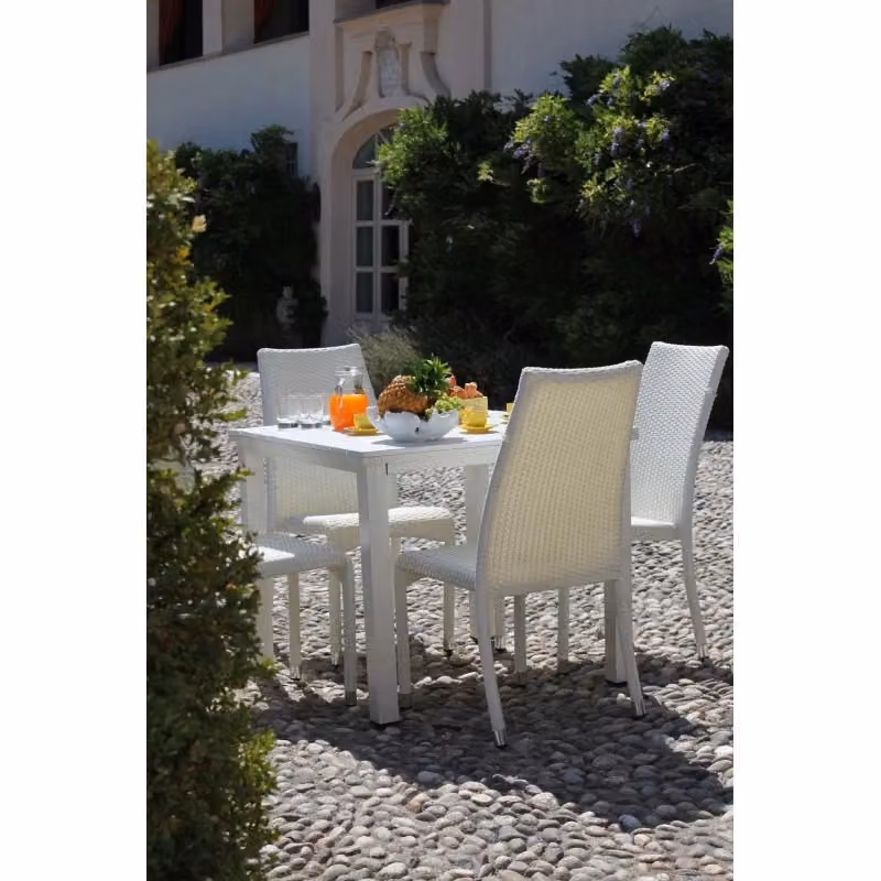 Sedia in polyrattan Adila VACCHETTI bianco, impilabile e resistente ai raggi UV, L: 47 cm, P: 61 cm, H: 44/46/88 cm – 2