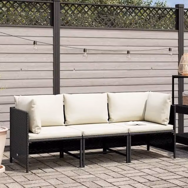 Divano da giardino a L Design Mania in rattan nero con cuscini rimovibili e struttura in acciaio verniciato a polvere