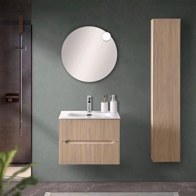Mobiletto bagno sospeso Bali con design cannettato e ante soft-close, rovere chiaro e bianco, L: 60 cm
