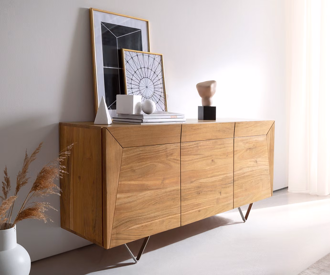 Mobiletto contenitore DELIFE in legno di acacia naturale, 145x40x70 cm, con 3 ante e gambe a forma di "V"