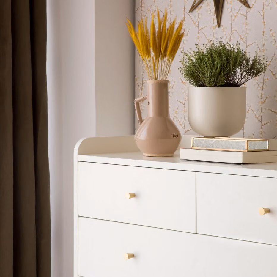 Comò Banak in legno laccato bianco e oro in stile vintage per la tua camera da letto – 2