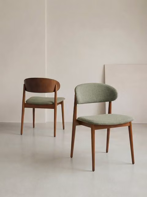 Set di 2 sedie Marse in legno massello noce con rivestimento verde Kenay Home
