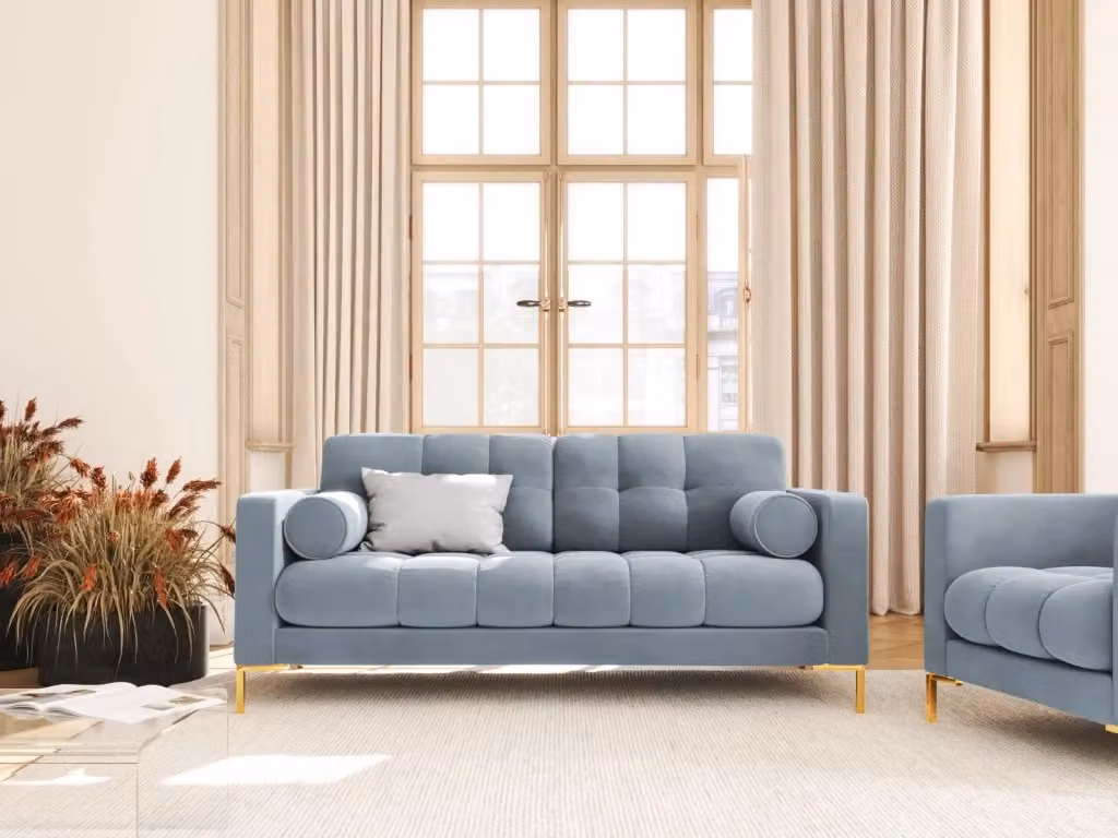 Divano Bali a 2 posti Cosmopolitan Design in velluto azzurro con dettagli oro, L: 152 cm, P: 75 cm, H: 92 cm – 2
