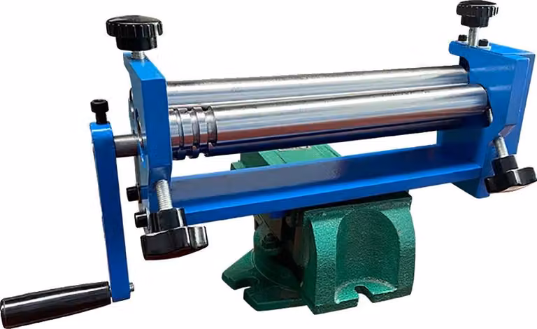 Macchina per tubi e piegatubi, comando manuale, compatibilità con diversi materiali, indicatore luminoso blu