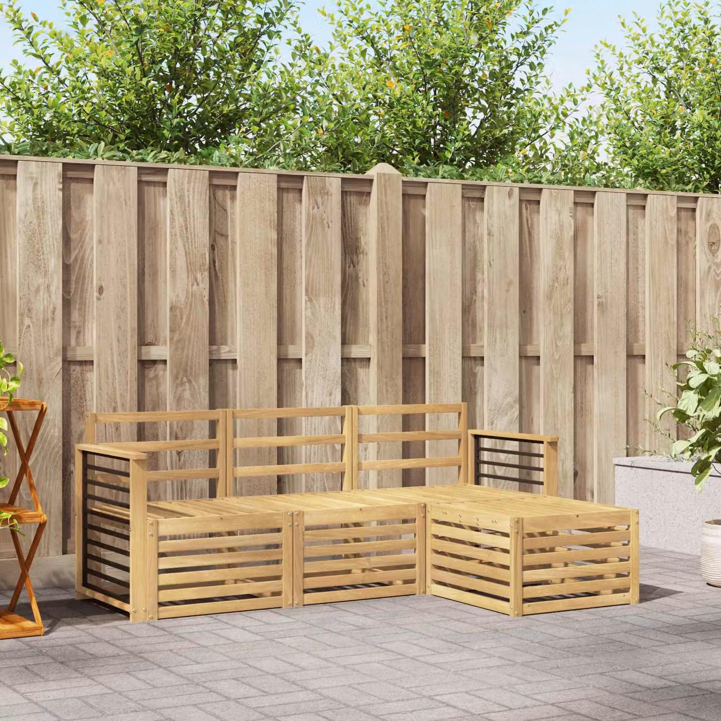 vidaXL Set di divani da esterno a L in legno di acacia massello con cuscini bianchi, composto da 4 pezzi con pouf incluso