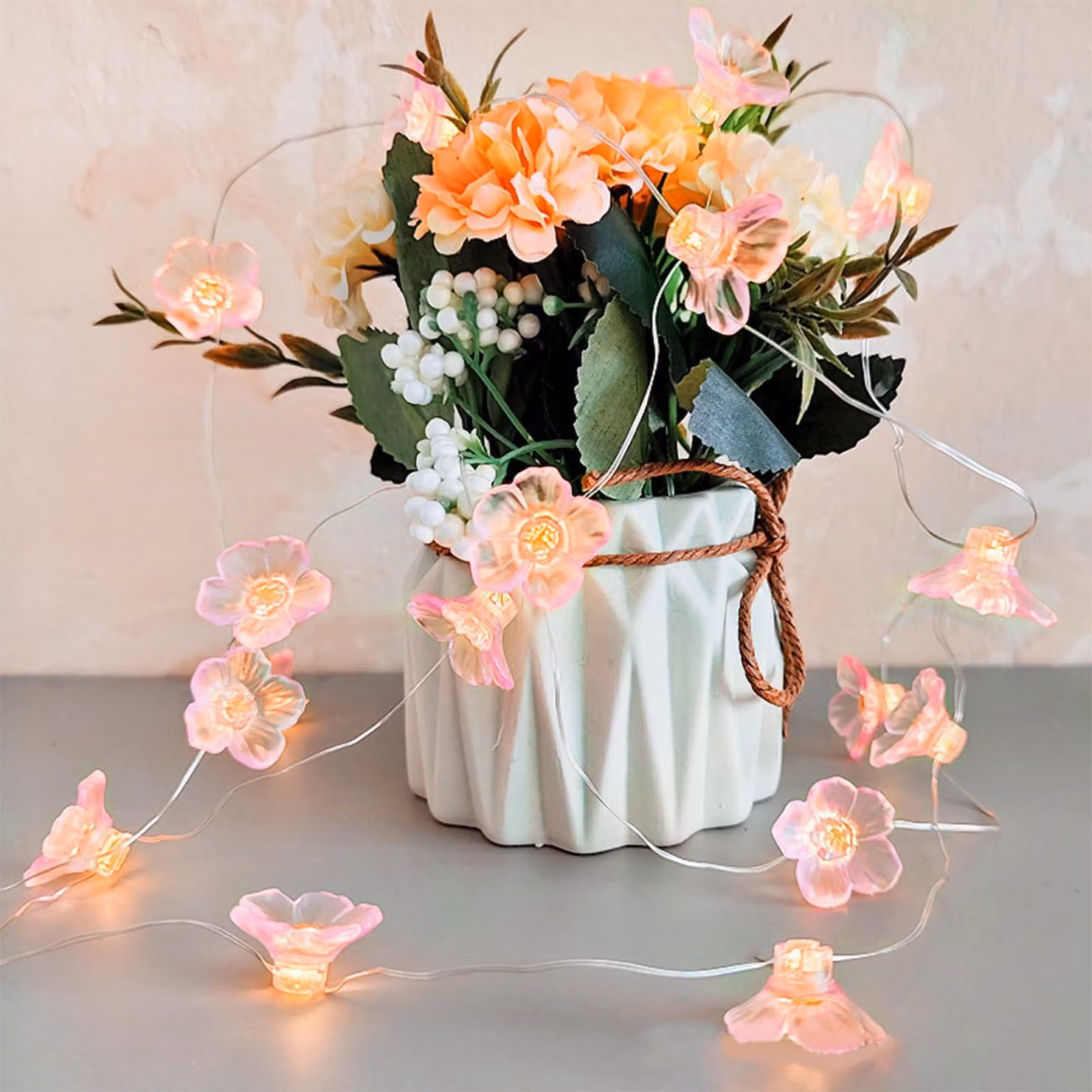 Catena luminosa a forma di fiori di ciliegio, con 30 LED bianchi caldi, lunghezza 3 metri, colore rosa, alimentata a batteria
