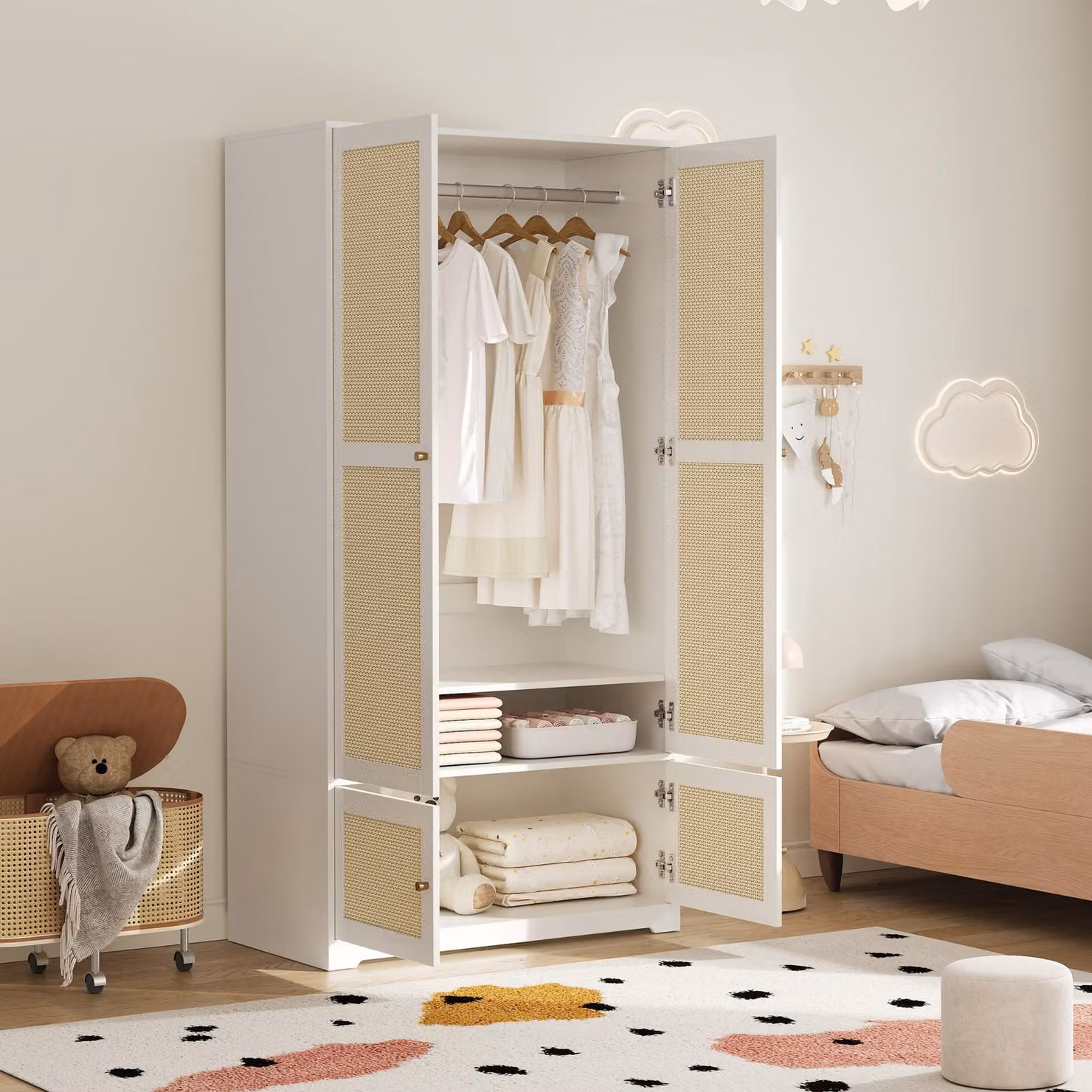 Armadio MODFU con ante in rattan, frontale antigraffio, asta appendiabiti e ripiani fissi per camera da letto in MDF bianco