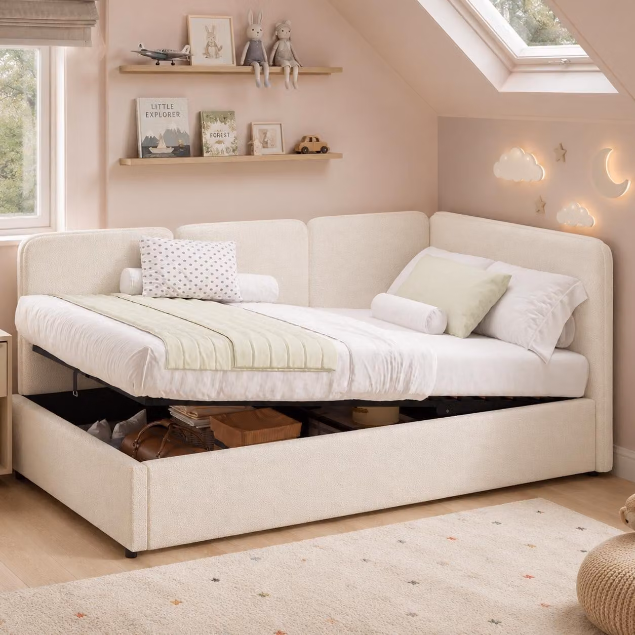Letto giornaliero MODFU 90x200 con materasso, dotato di spazio contenitore a sollevamento idraulico, trasformabile in letto per bambini con sponde laterali (intercambiabili a destra e a sinistra), rivestito in tessuto bouclé, colore beige