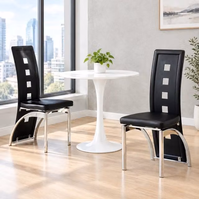 Set di 2 sedie da pranzo Mivray in similpelle nera con schienale geometrico traforato e gambe in metallo argento – 1