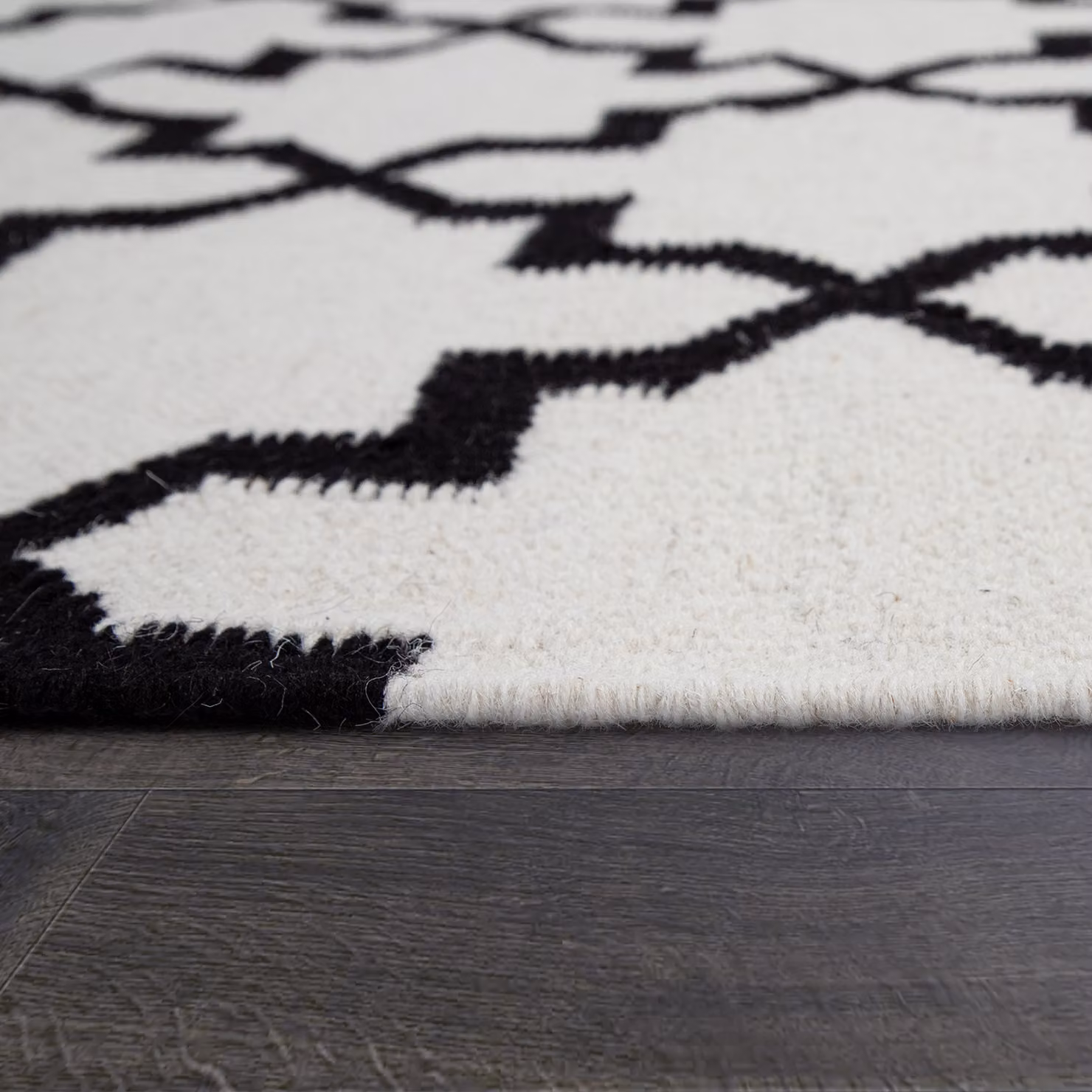Tappeto Kenolia in lana e cotone bianco e nero con frange, stile marocchino, 80 x 150 cm – 3