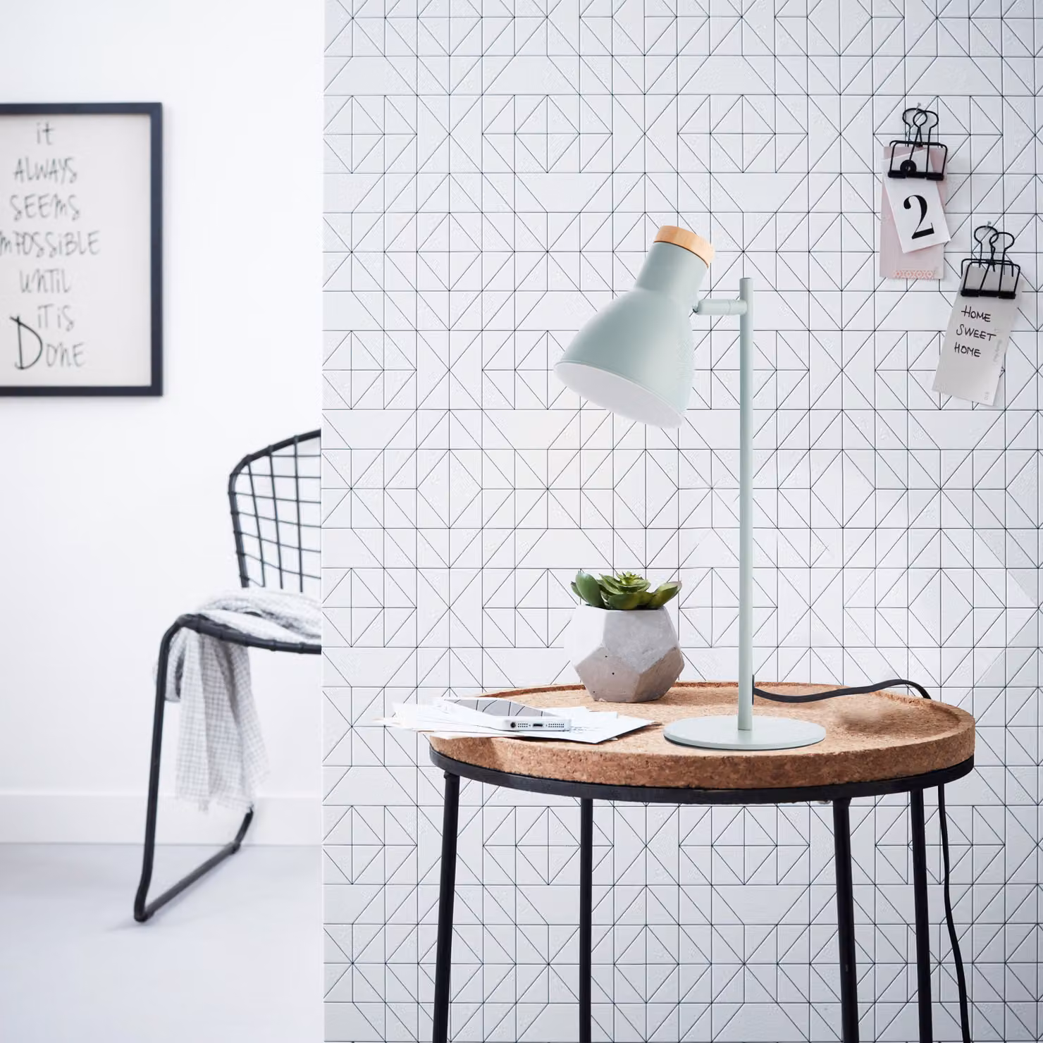 Lampada da tavolo verde BRILLIANT VENEA | lampada da tavolo decorativa con interruttore a cordicella e testa orientabile | metallo/legno | altezza 47 cm | 1 attacco E14 max. 25 W