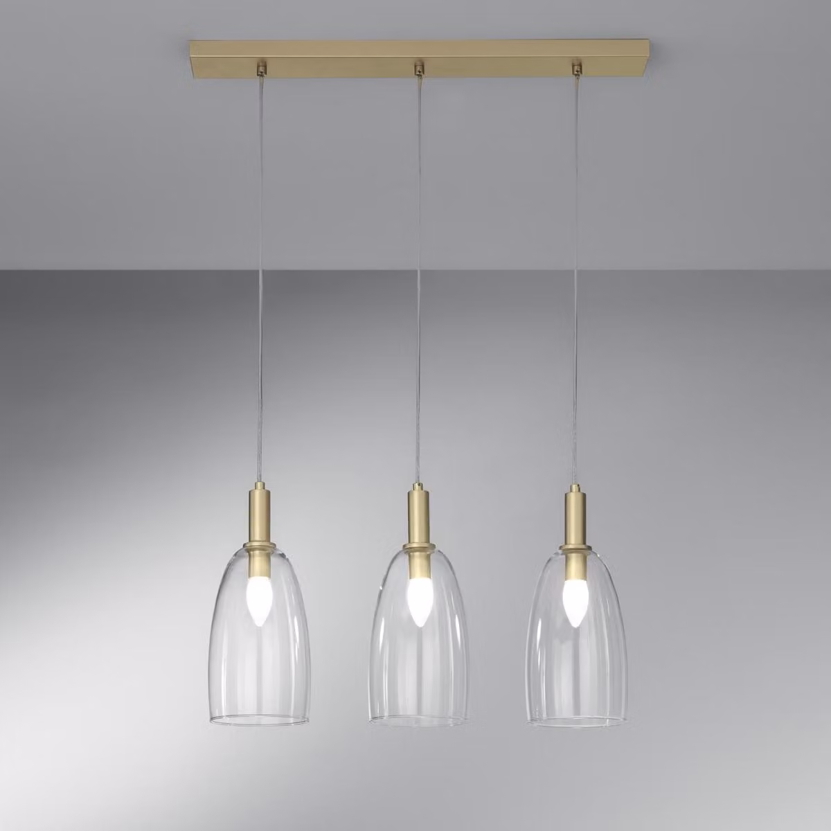 Lampada a sospensione BRANDY con superfici dorate e tre diffusori in vetro soffiato a mano