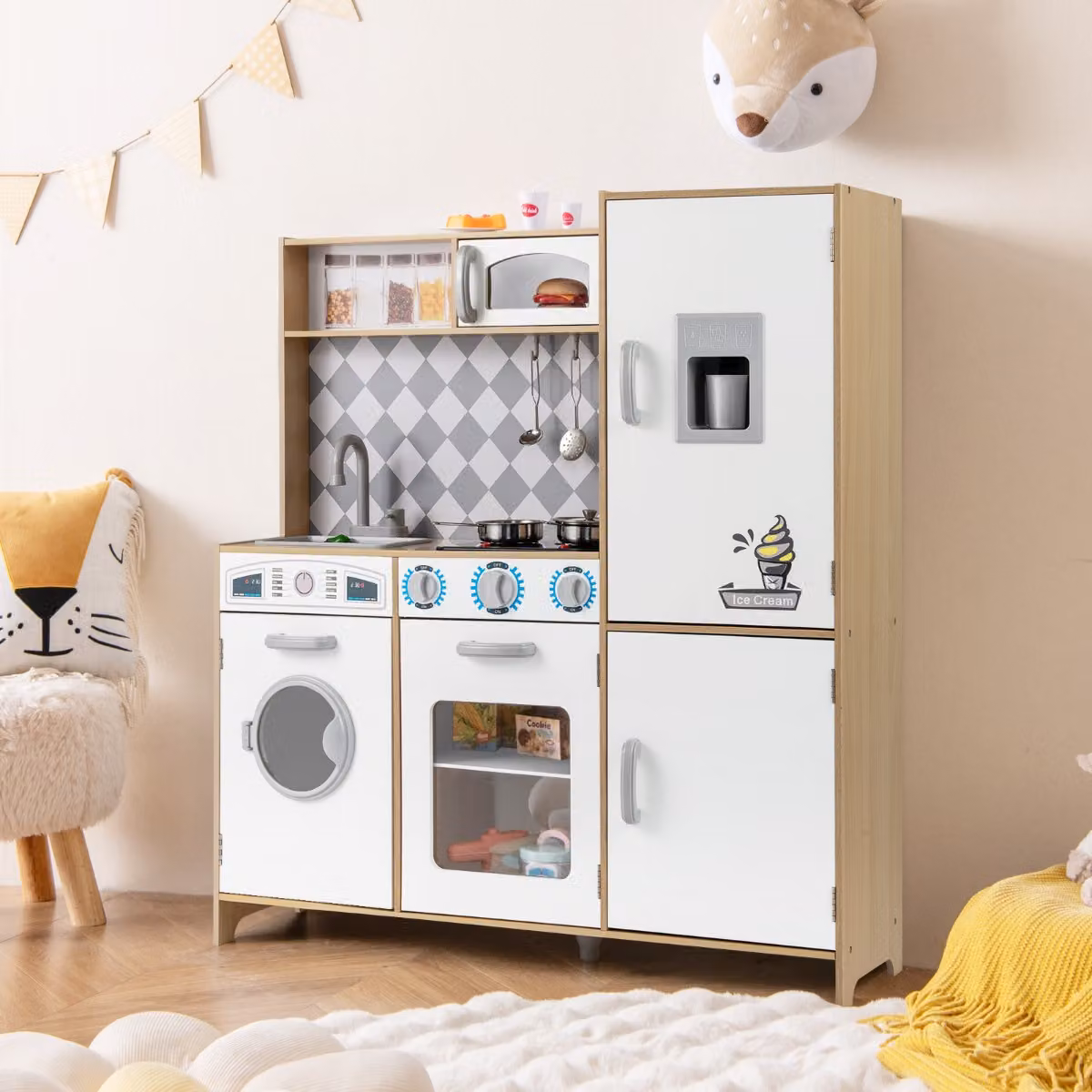 Cucina giocattolo in legno Costway con macchina del ghiaccio, piano cottura, forno e microonde in legno naturale bianco e marrone