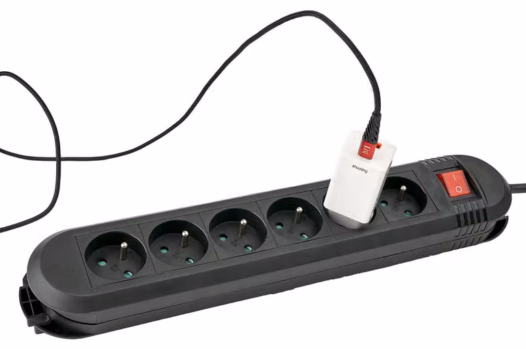 Presa multipla, 6 prese, con interruttore, montaggio a parete, 1,5 m, nre