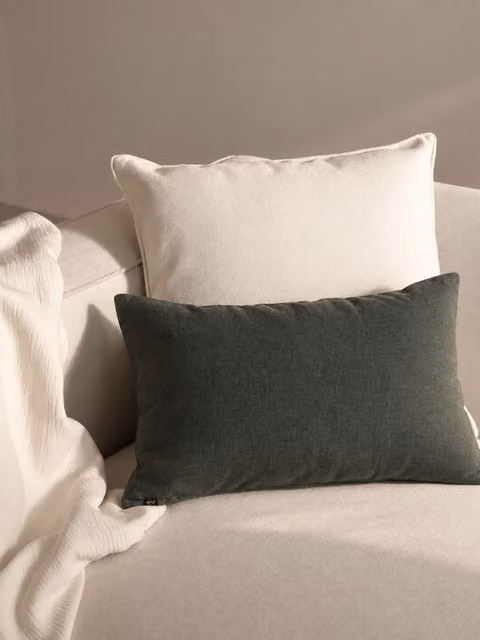 Cuscino rettangolare Finch Kenay Home color kaki in lino e cotone, L: 60 cm, P: 40 cm, H: 40 cm