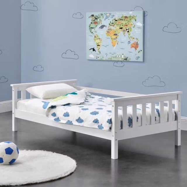Letto per cameretta Nuuk en.casa in legno di pino bianco con barre protettive L/P/H: 160 x 80 x 90 cm – 1