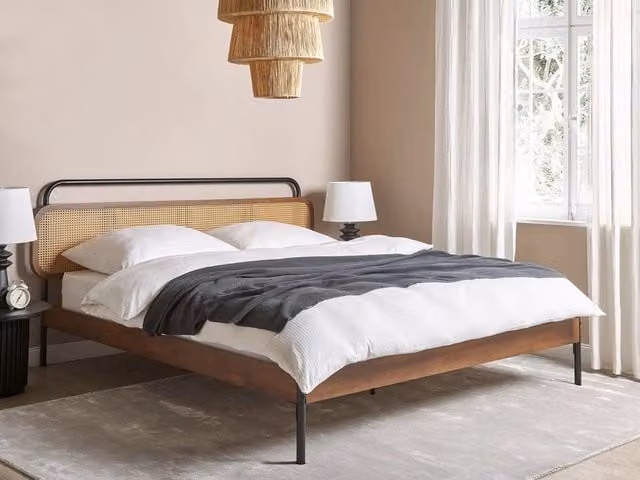 Letto matrimoniale moderno BELIANI con base a doghe e testata in rattan e legno di gomma marrone L/P: 180 x 200 cm – 1