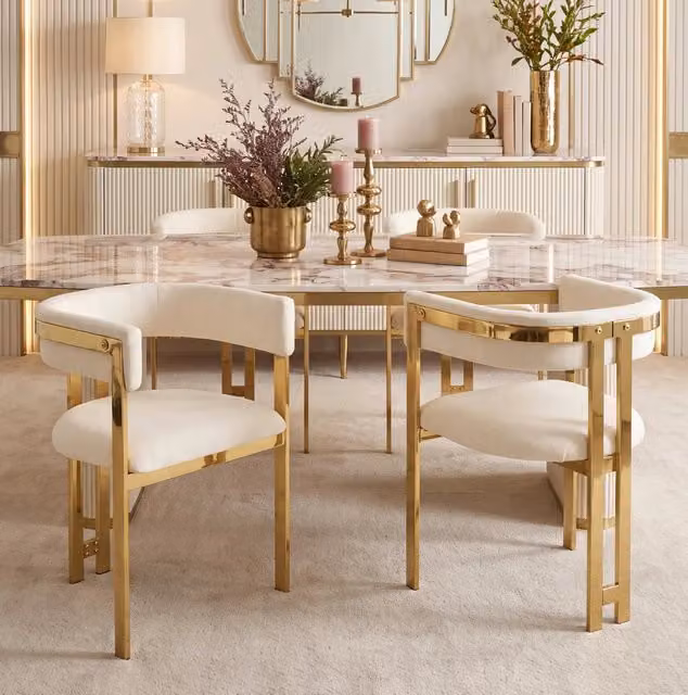 Set 6 sedie da pranzo ULEVR in ciniglia beige con schienale semicircolare e gambe in metallo dorato