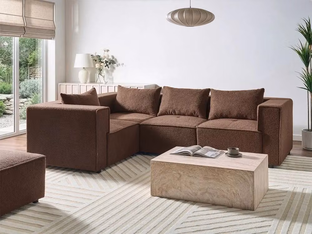 Divano modulare a L Beliani in tessuto bouclé marrone con lato destro, stile moderno e cuscini inclusi, L: 258 cm x P: 166 cm x H: 93 cm – 2