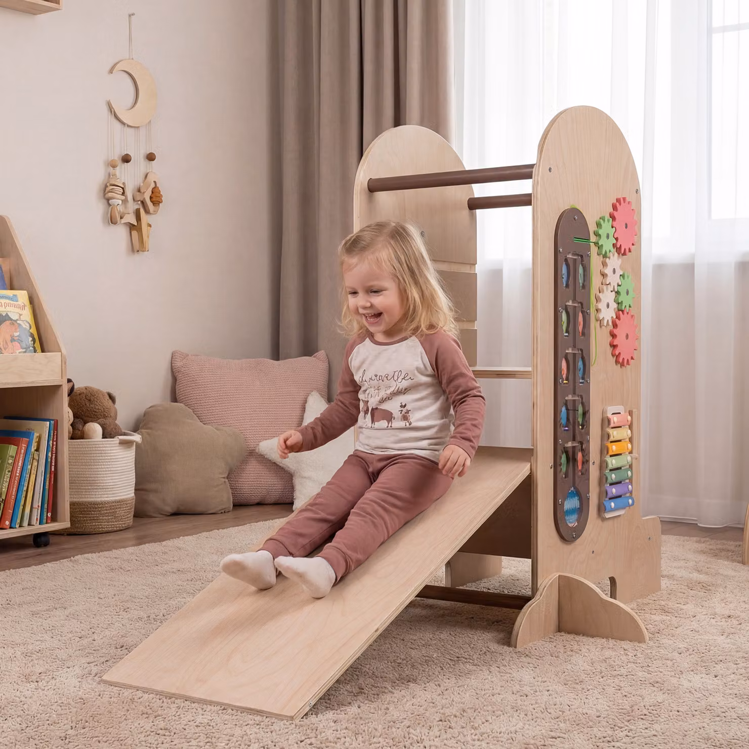 Torre Montessori Costway 5 in 1 in legno di faggio con scala regolabile, lavagna, scivolo e sgabello, colore beige e legno naturale