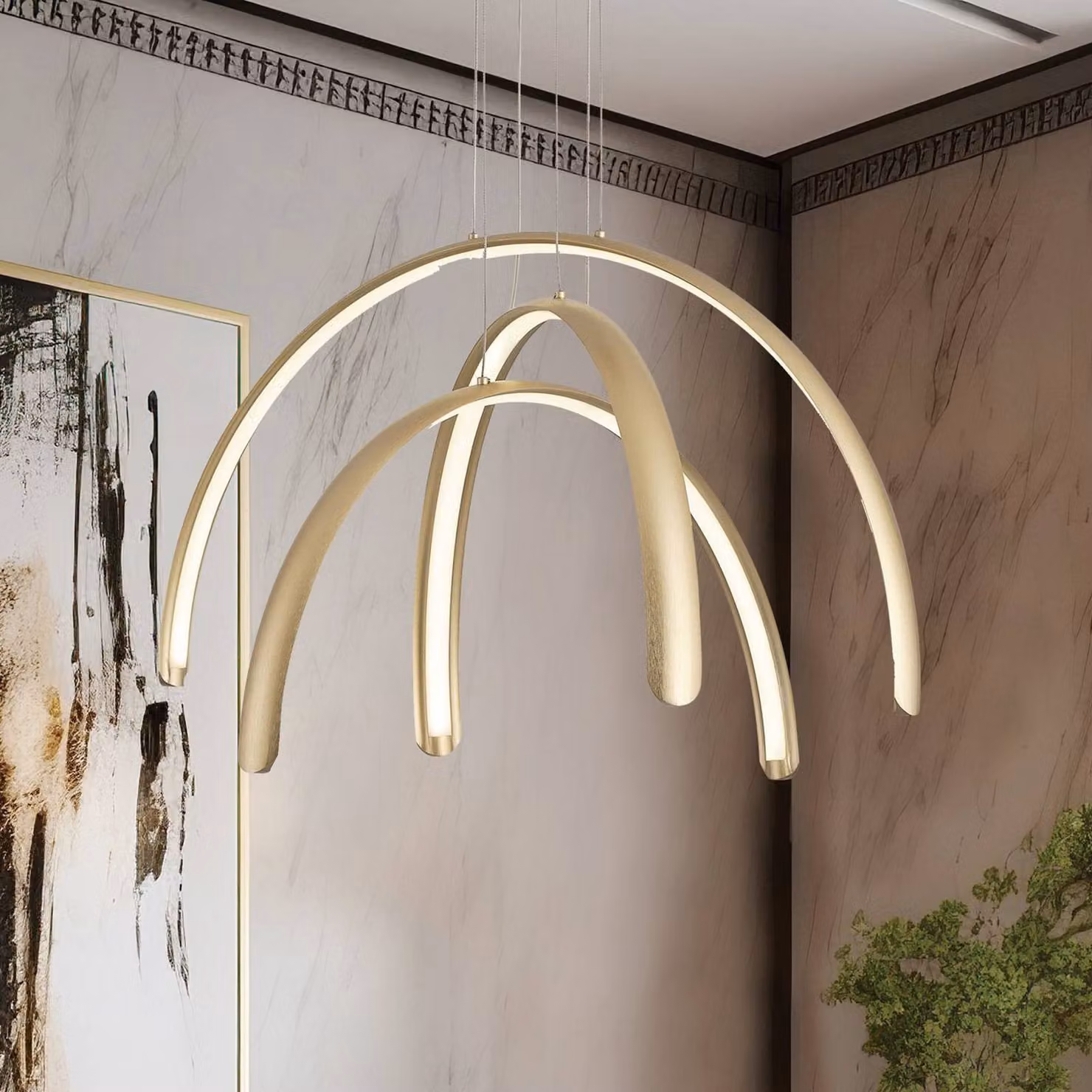 Viokef Lampada LED a sospensione Megan, lunghezza 60 cm, color oro, 3 luci. Megan, Ottone / Oro, Soggiorno / Sala da pranzo, Alluminio, Moderno