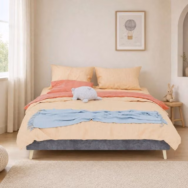 Letto Mivray con base a piattaforma in velluto grigio e struttura in metallo L/P: 160 x 200 cm