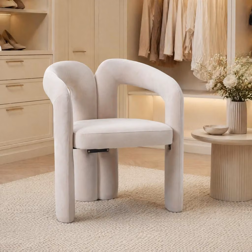 Sedia da pranzo moderna MIVRAY con braccioli in velluto beige e gambe in legno, L: 71 cm, P: 50,5 cm, H: 113 cm – 2