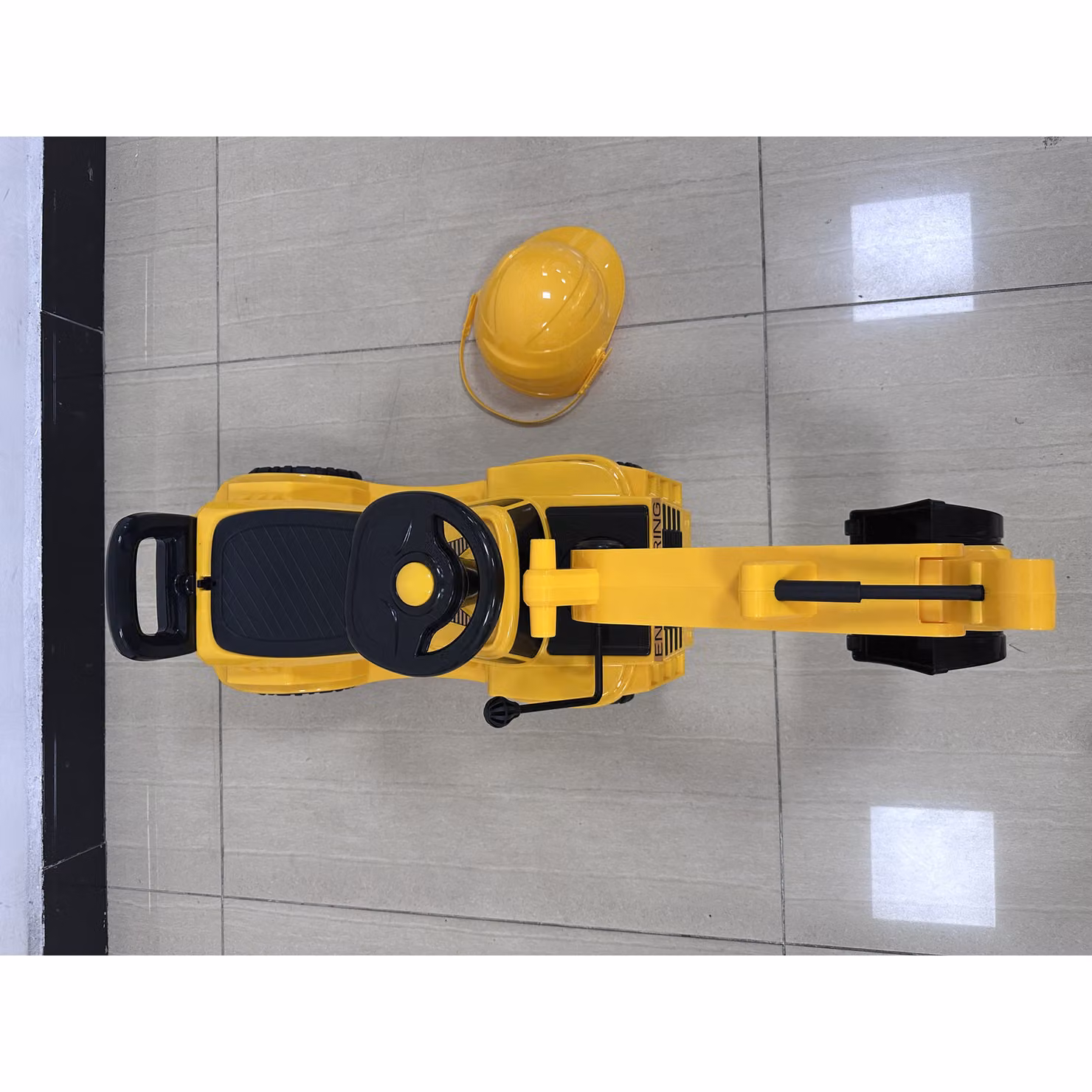 AIYAPLAY Escavatore cavalcabile con casco, clacson e braccio rimovibile, giallo, per bambini da 1 a 4 anni – 2