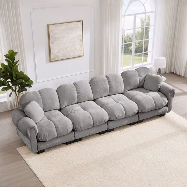 Divano modulare a L OKWISH in chenille grigio chiaro con seduta trapuntata, schienale curvo e cuscini, L: 330 cm, P: 86 cm, H: 90 cm