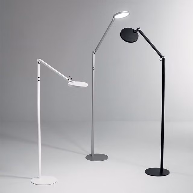 Piantana a LED Regina Fabas Luce in metallo nera orientabile con luce integrata da 9W e tecnologia CCT, Altezza: 135 cm – 1