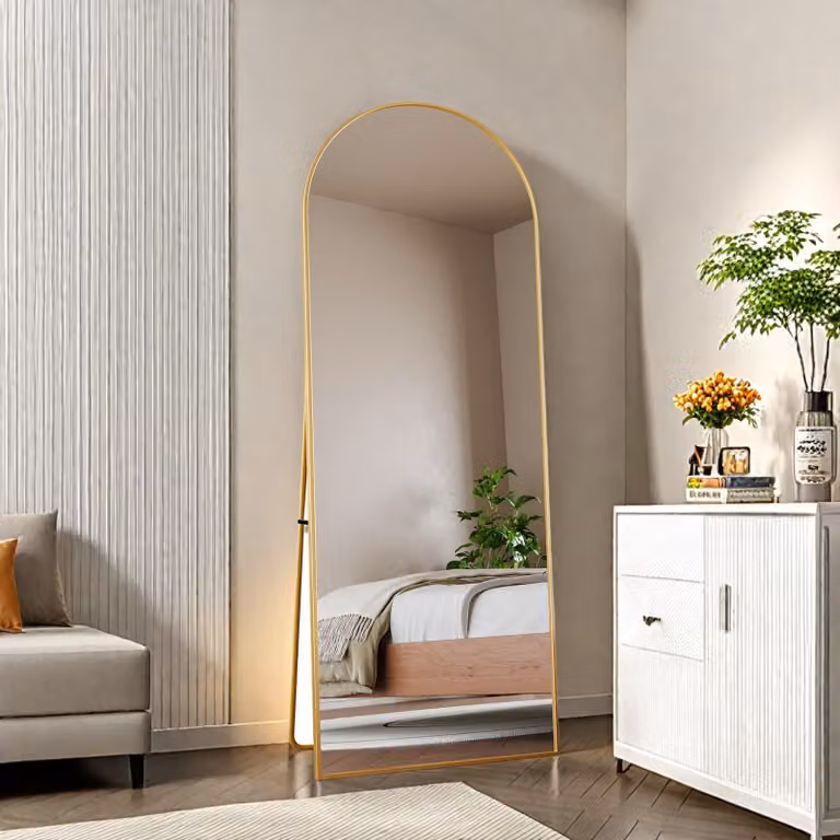 Specchio per il trucco ad arco in vetro temperato, cornice in alluminio dorato, 1620x530 mm, elegante design moderno per camera da letto, spogliatoio o bagno