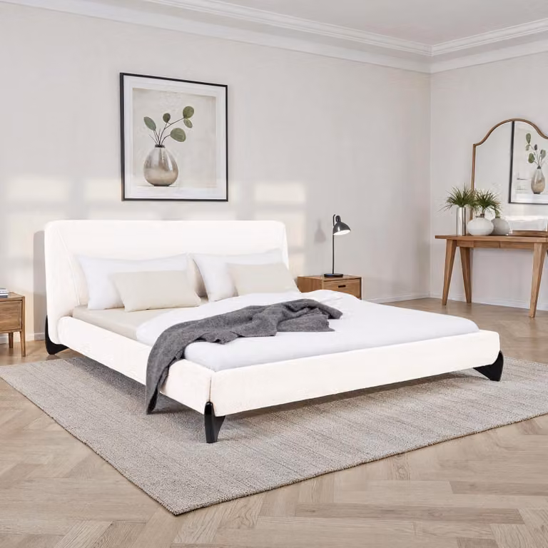 Letto imbottito PATERNA imbottito 180 x 200 cm, bianco - letto matrimoniale moderno con robusta rete a doghe in legno, rivestimento in tessuto bouclé e gambe in legno design mid-century