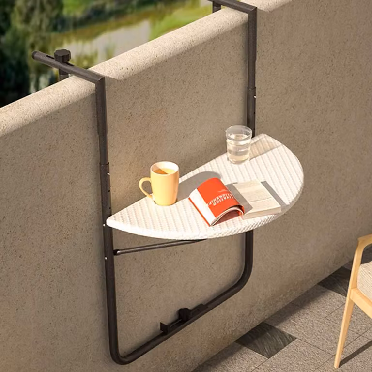Tavolino da esterno pieghevole in rattan sintetico bianco, dal design elegante