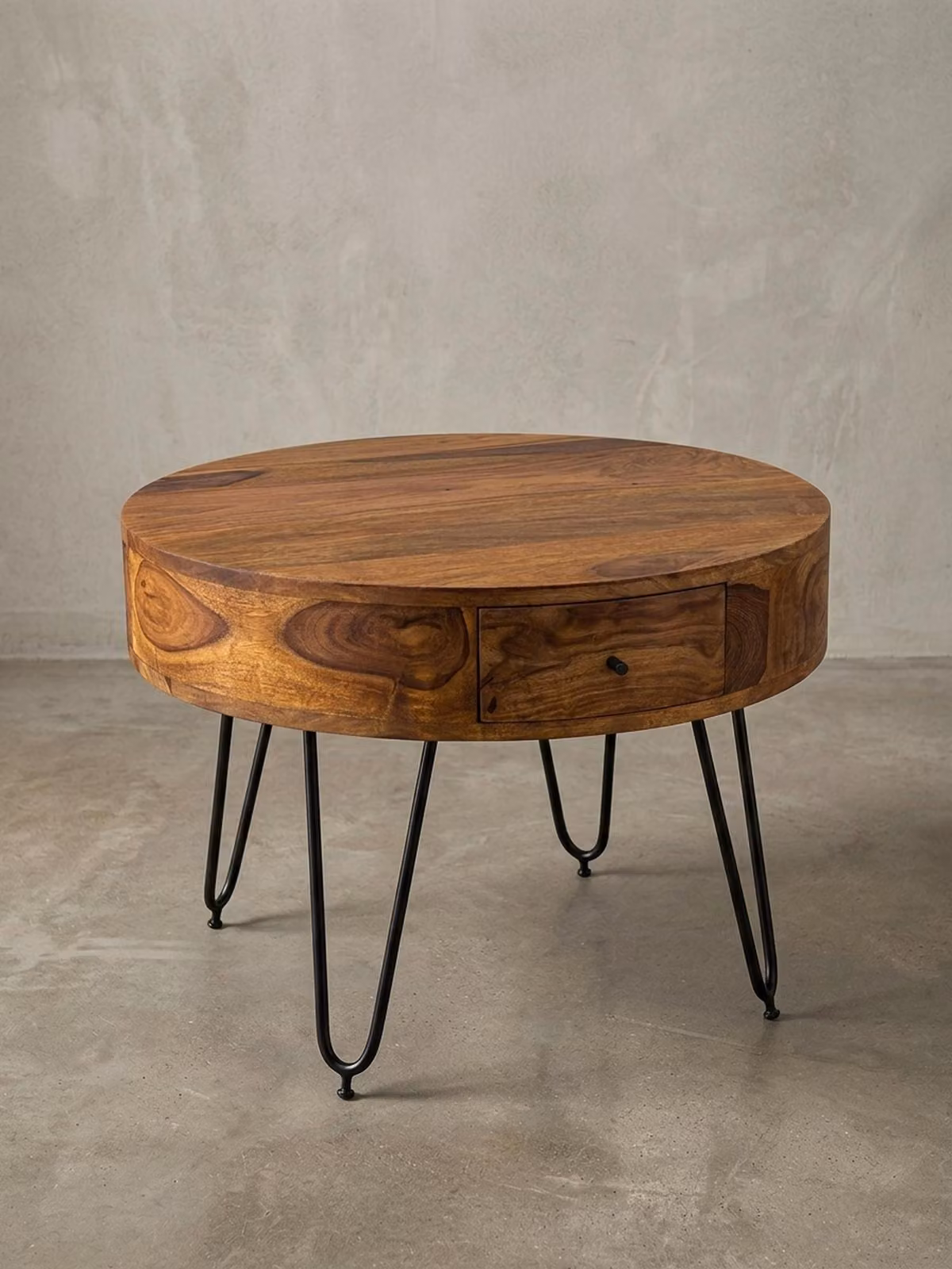 Tavolino in legno massiccio di sheesham con cassetti e gambe in metallo nero, fatto a mano. 60x60x44 cm | Kadima Design
