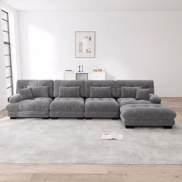 Divano modulare in ciniglia grigio con pouf mobili; configurazione angolare o lineare