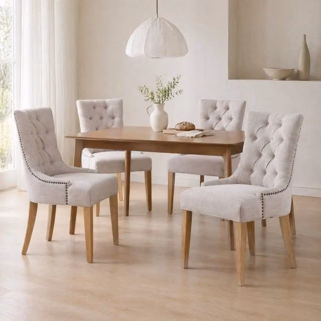 Set di 2 sedie da pranzo imbottite in tessuto con gambe in rovere e borchie decorative