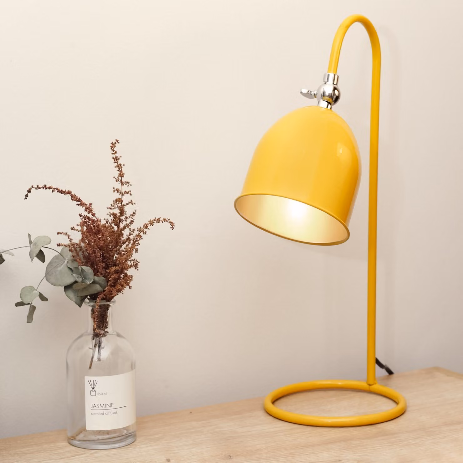 Opviq, lampada da tavolo di alta qualità, color senape, corpo in metallo, attacco E14, 39 cm, 100% nuova