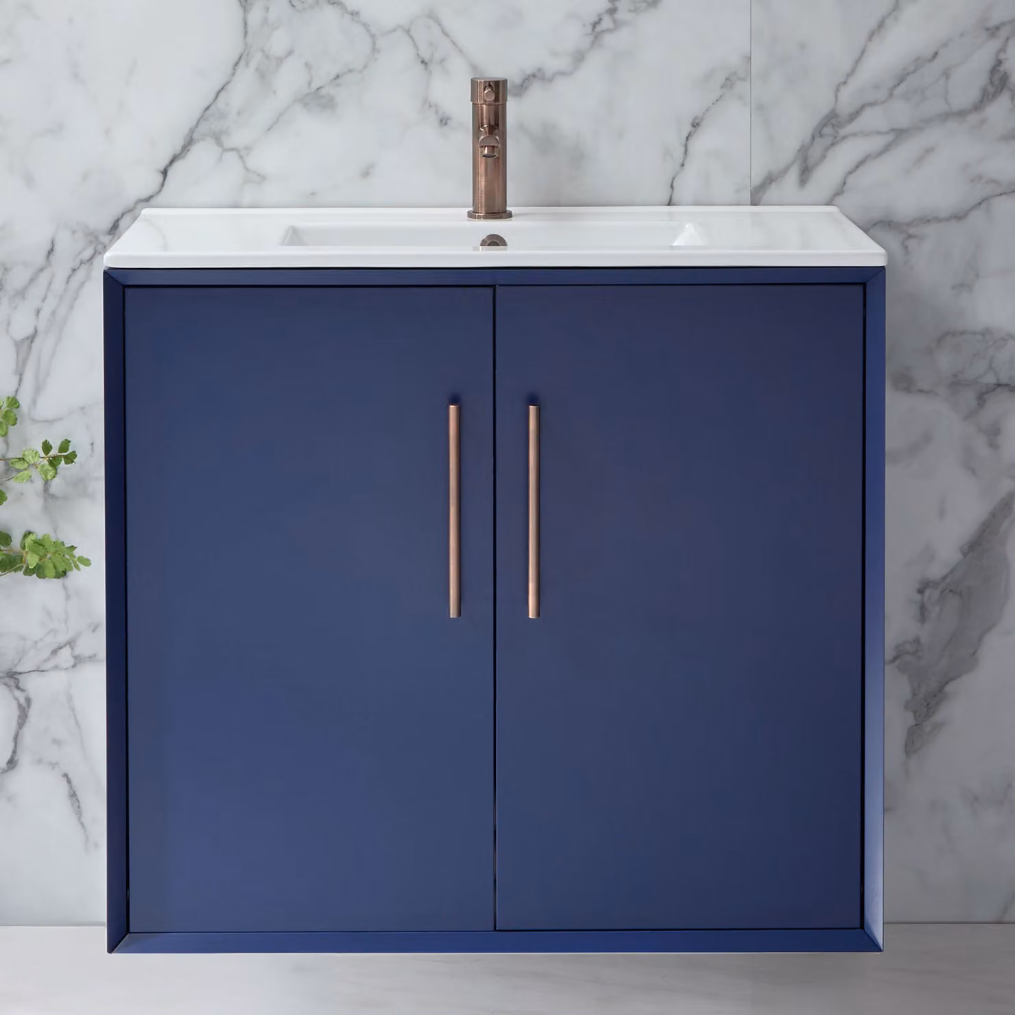 Mobile Bagno Sospeso Blu Marino 800mm con Lavabo e Maniglia con Barra a T Bronzo Spazzolato - Edge