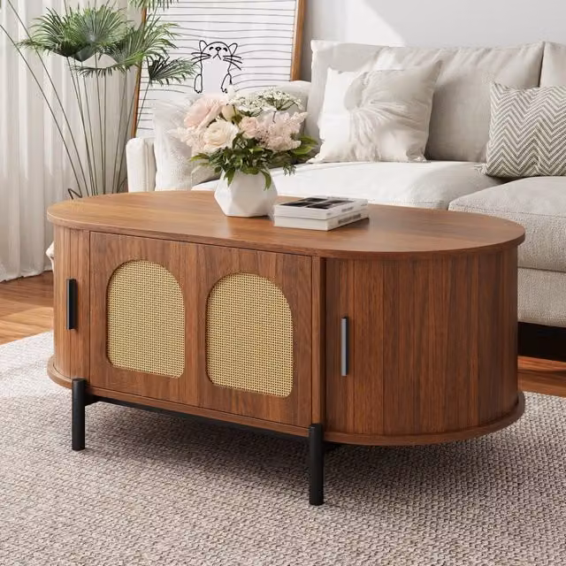Tavolino da salotto ovale in stile rattan con finitura legno, gambe in metallo, ante scorrevoli e vano portaoggetti multifunzionale