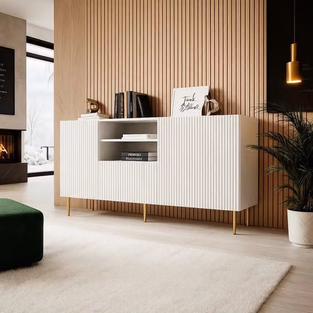 Credenza Stornara DMORA, Madia da salotto con effetto cannettato e dettagli oro, Bianco, L: 150 cm, P: 42 cm, H: 82 cm
